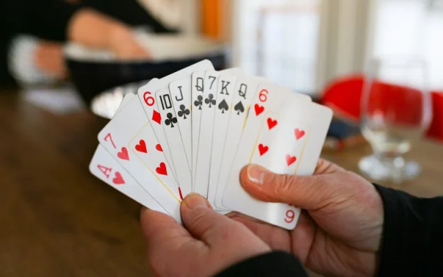 Cách Chơi Bài Bridge - Khám Phá Thế Giới Hấp Dẫn Của Trò Chơi Chiến Thuật Cách Chơi Bài Bridge - Khám Phá Thế Giới Hấp Dẫn Của Trò Chơi Chiến Thuật